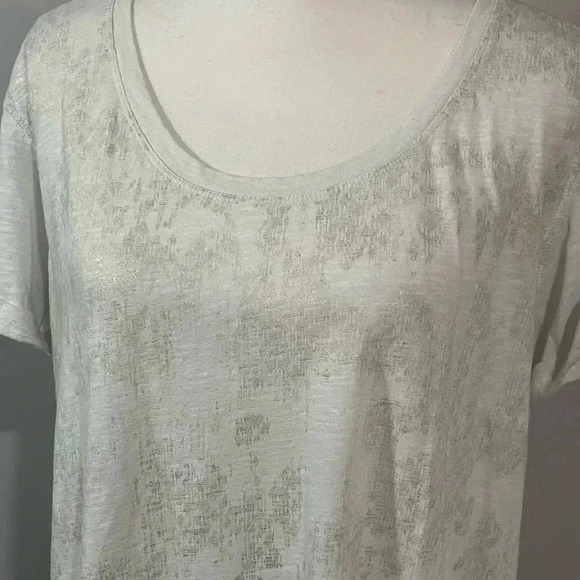 A New Approach size XL white tee with gold print on front and rolled sleeves EUC - Picture 4 of 10